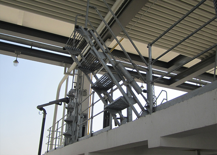 大鶴管小爬車 大鶴管小爬車